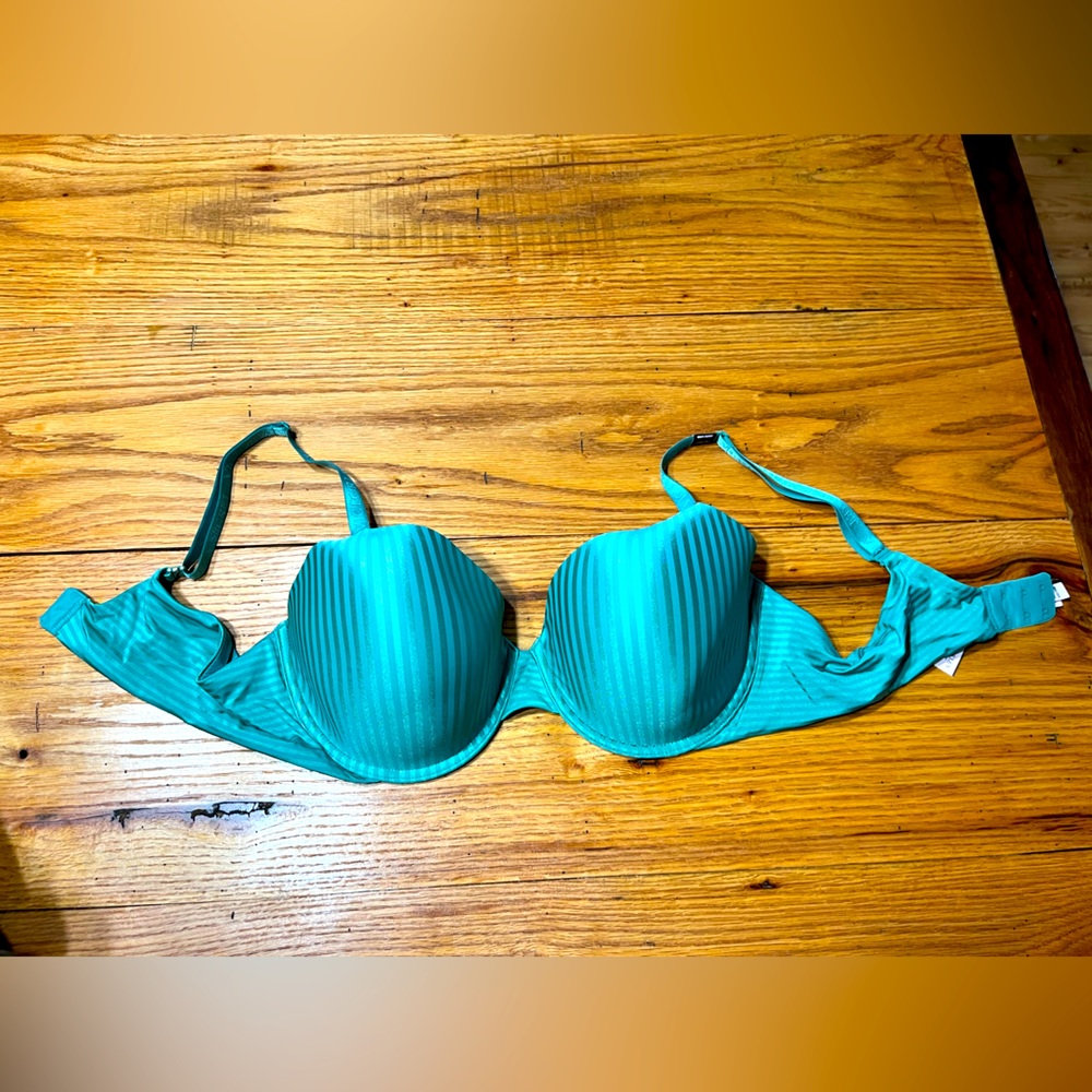 Victoria’s Secret Pink Lightly lined full coverage bra, NWT, green